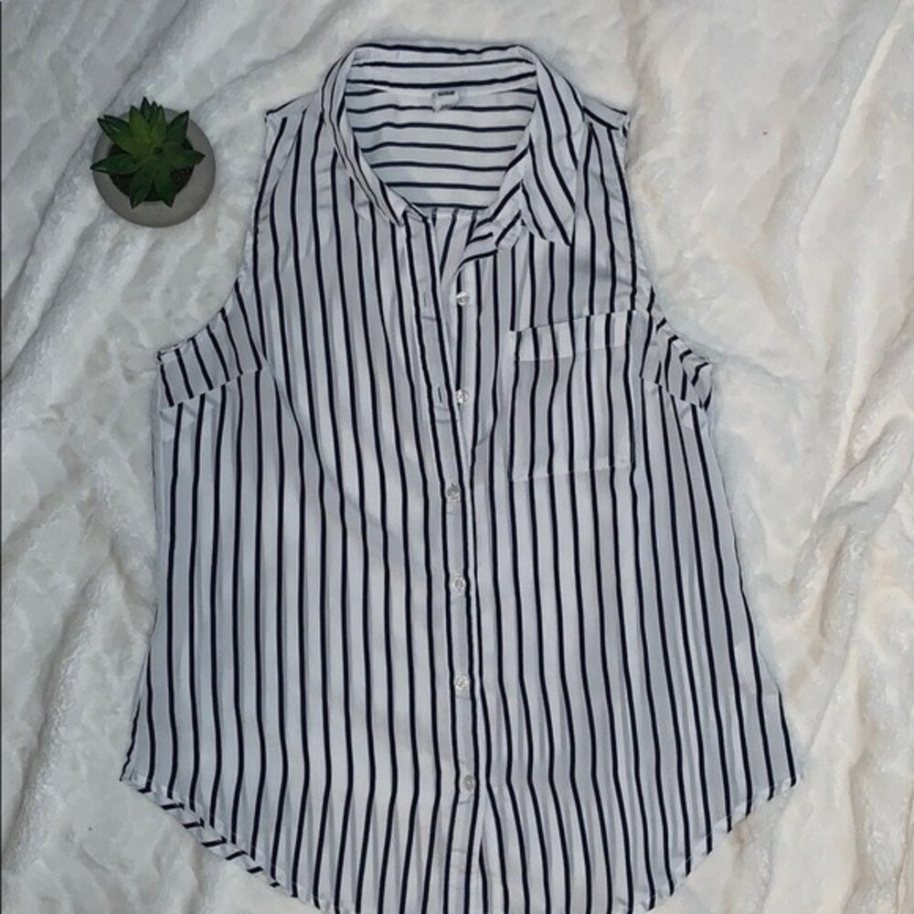 🍂 3/$20 💫EUC💫Old Navy White and Navy Striped Blouse